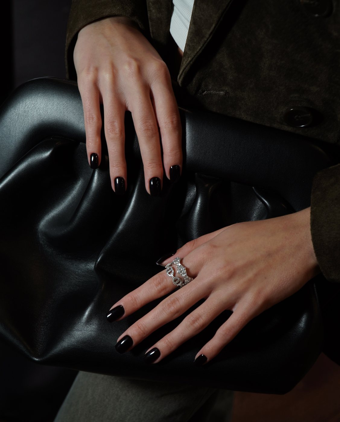 Melns manikīrs — IVANNA Nail Studio